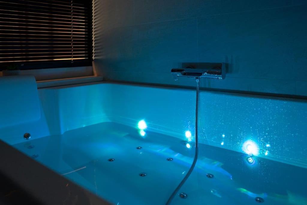 Suite De Luxe Jacuzzi Balneo,King Size Bed Collobrières Exterior foto